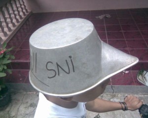 Bukan helm SNI